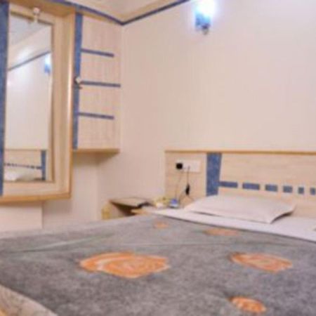 Hotel Everstar Rajkot Extérieur photo