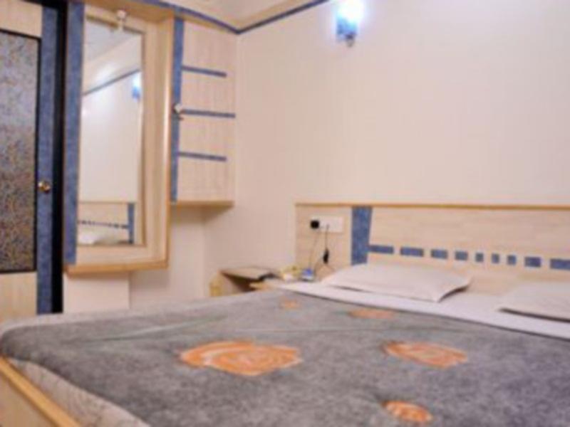 Hotel Everstar Rajkot Extérieur photo