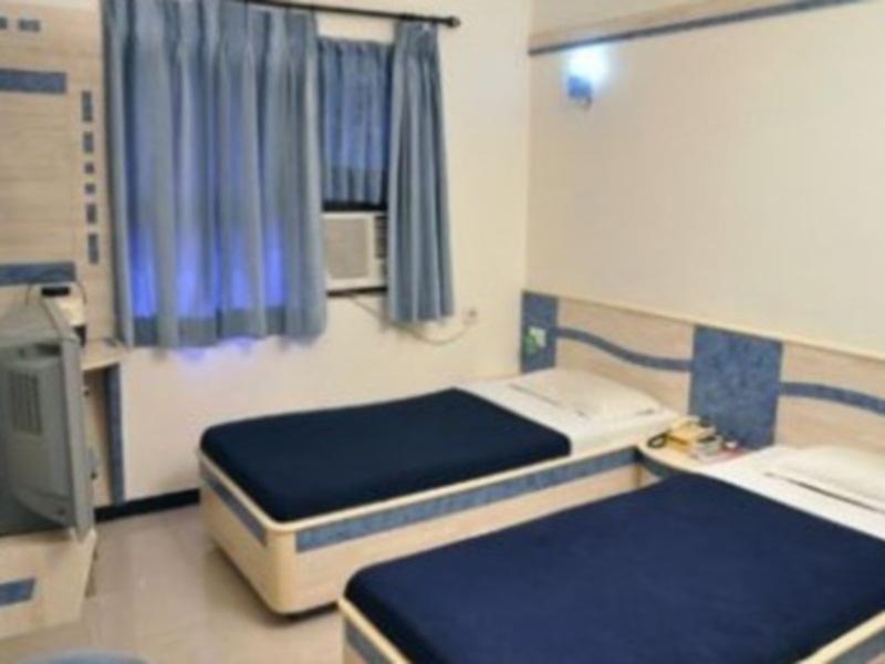 Hotel Everstar Rajkot Extérieur photo