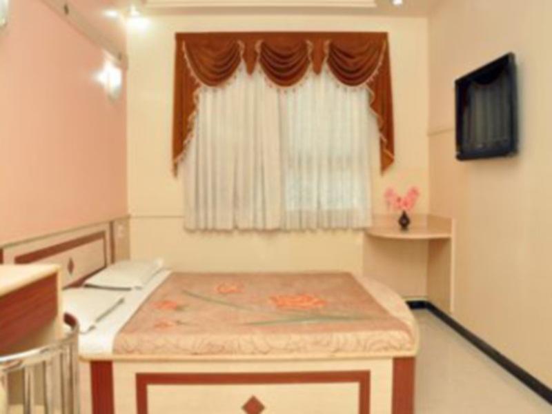 Hotel Everstar Rajkot Extérieur photo